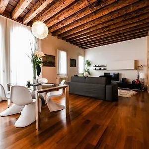 frari-luxury.hotelinveneto.com/